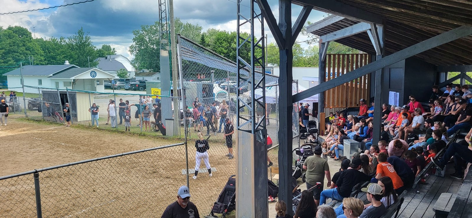 Pour une troisième année consécutive, le terrain de balle de Wotton vibrait au rythme d’un important tournoi bénéfice durant la fin de semaine du 28 au 30 juin dernier.