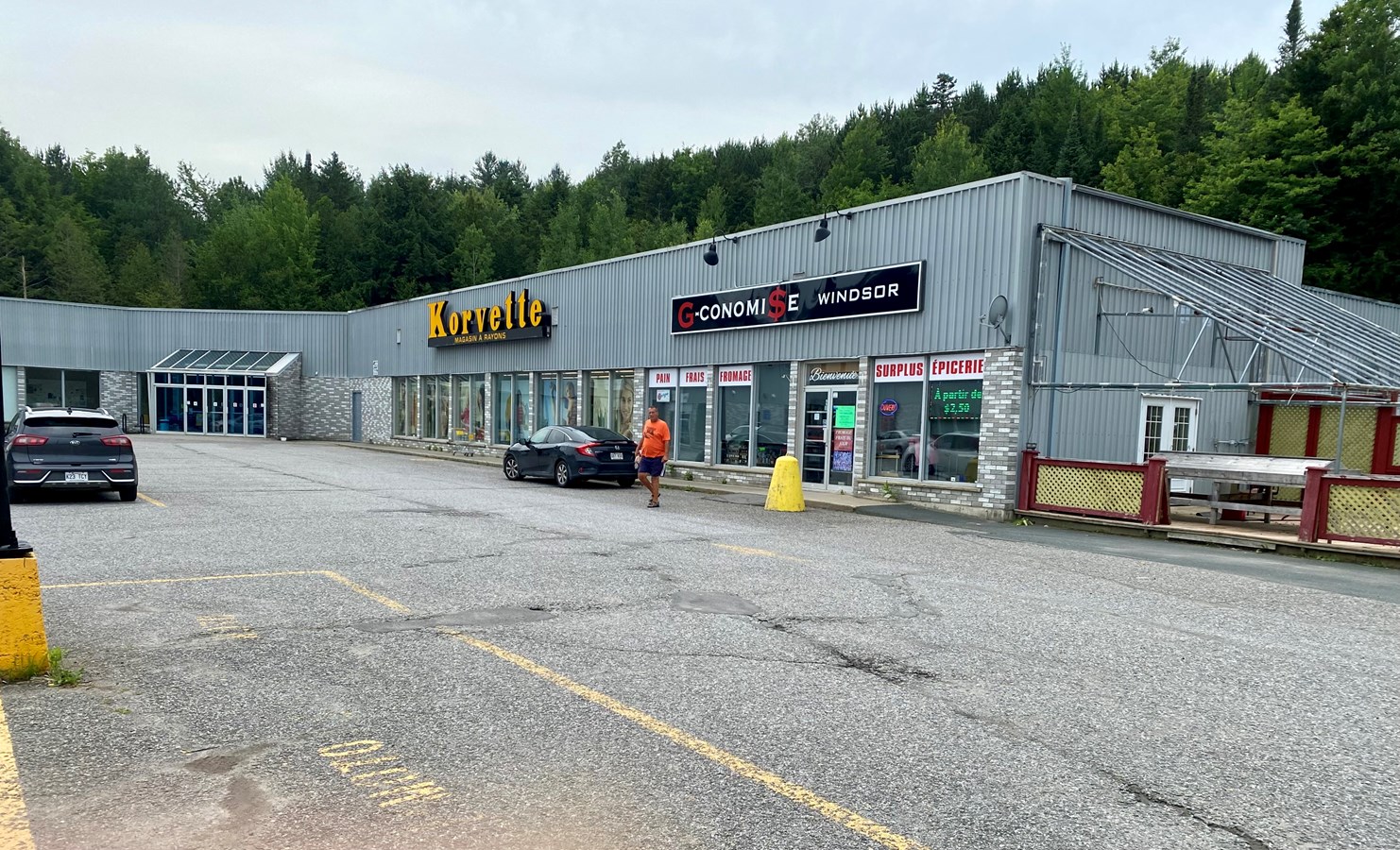 Malgré la transaction, Korvette gardera son identité et les emplois seront maintenus à son magasin de la rue des Sources à Windsor.