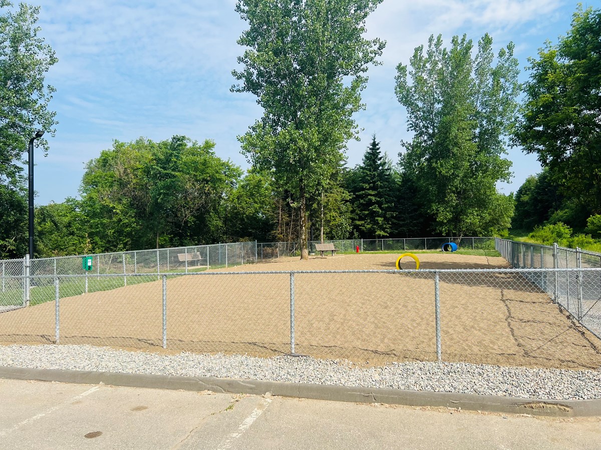La Ville de Windsor a réalisé ce printemps des travaux majeurs au parc canin, situé sur la rue Thomas-Logan.