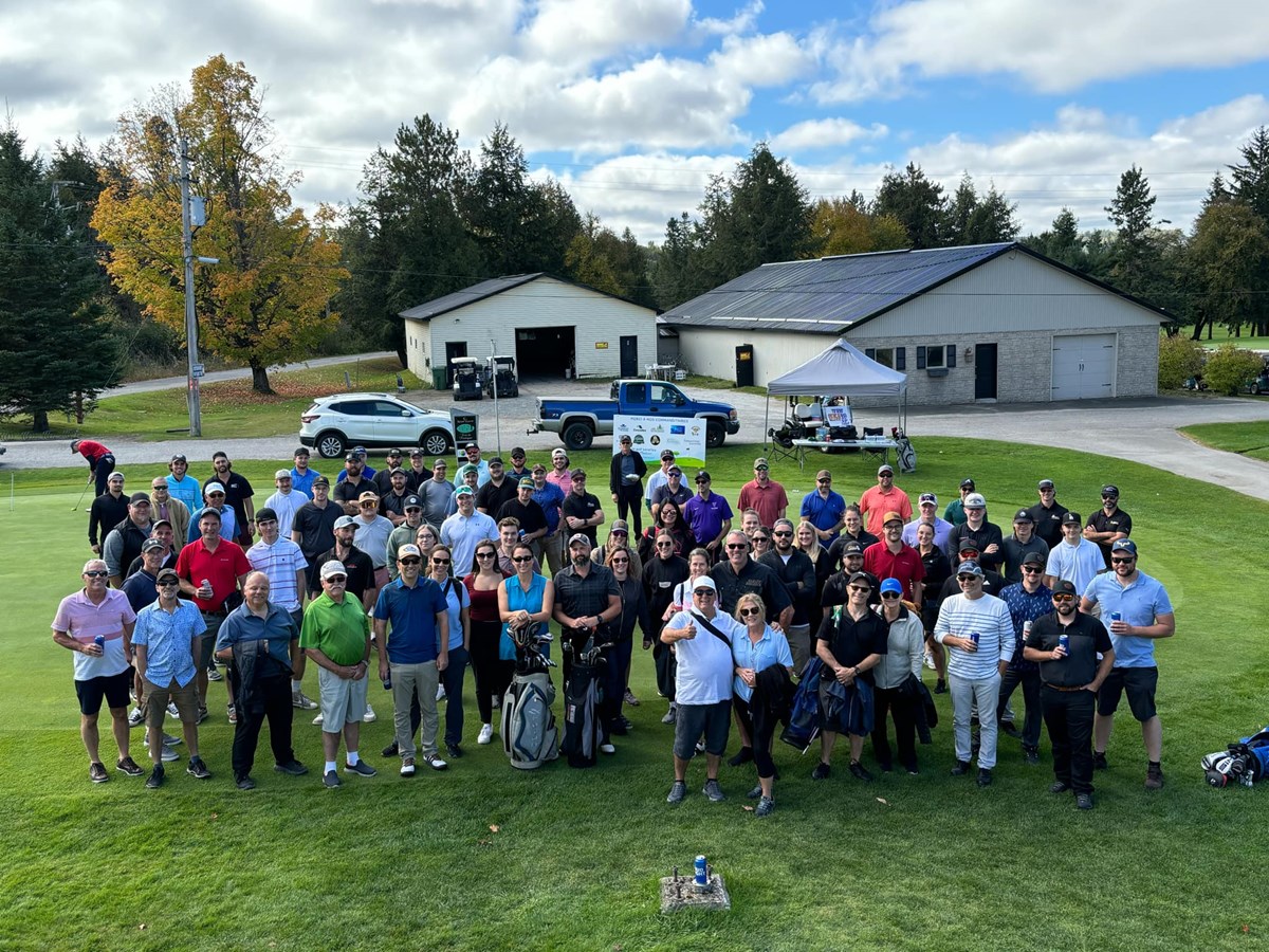Au total ce fut plus de 100 golfeurs qui ont foulé le parcours de 18 trous en équipe de quatre pour se livrer une compétition amicale dans le plaisir et la bonne humeur.