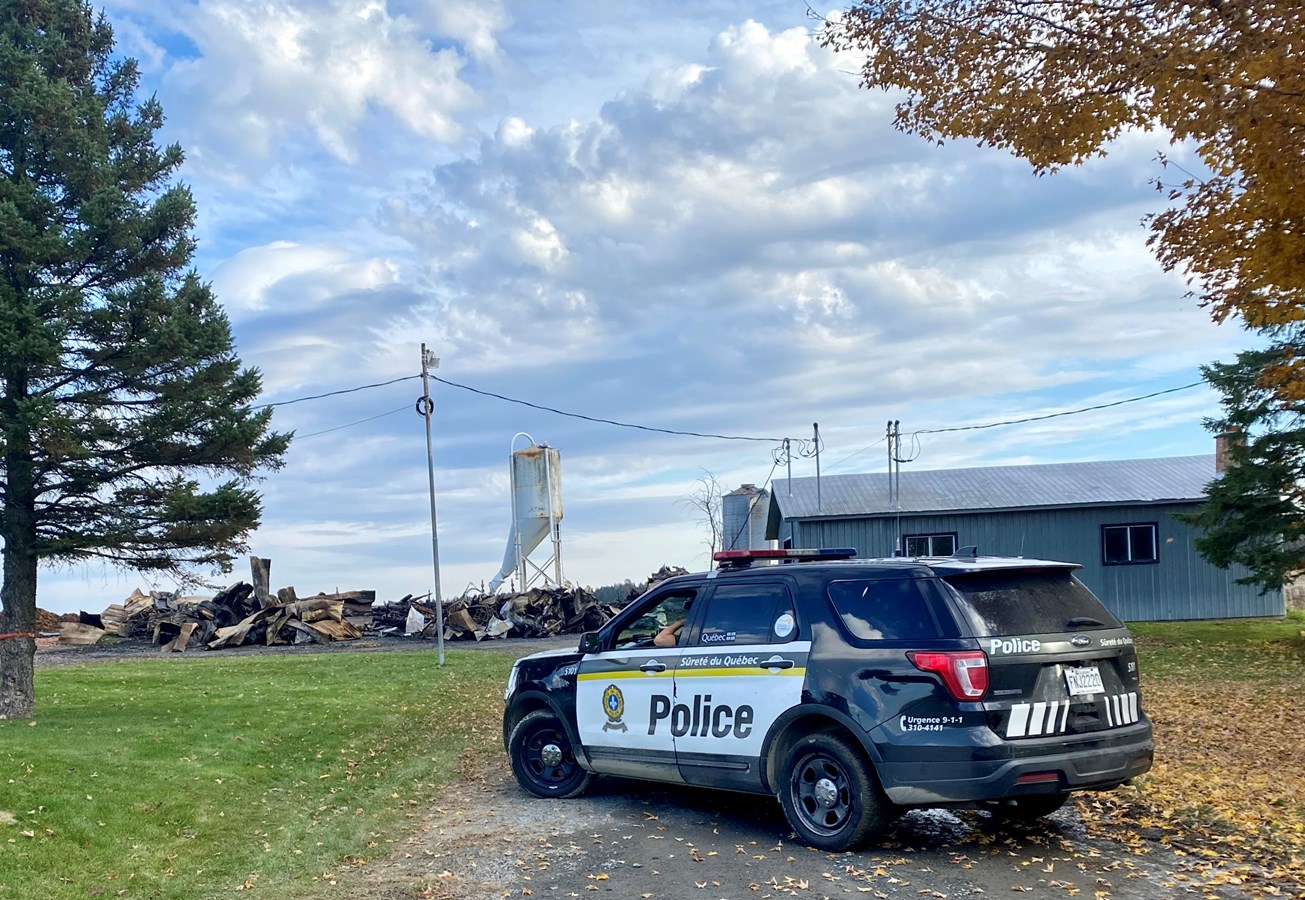 Sur place, certains éléments laissent croire qu’il s’agit d’un incendie criminel.