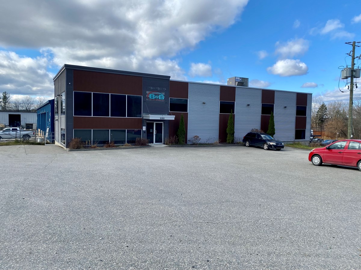Transport Bessette et Boudreau (Trimac) est situé au 680, route 143, à Val-Joli.