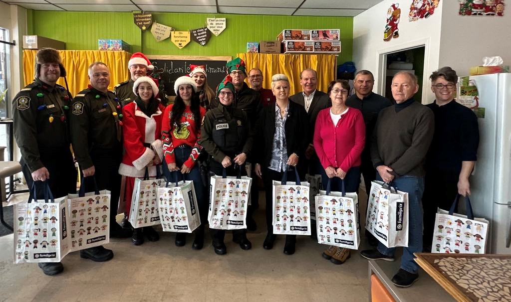 Ils étaient plusieurs à voir à ce que la distribution des paniers de Noël se déroule rondement à Richmond.