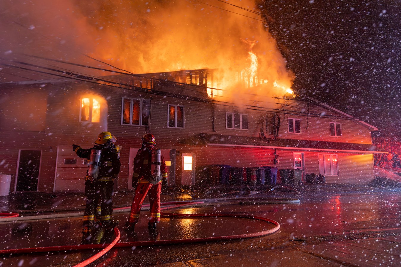 Le feu détruit un ancien magasin général dans le secteur Melbourne