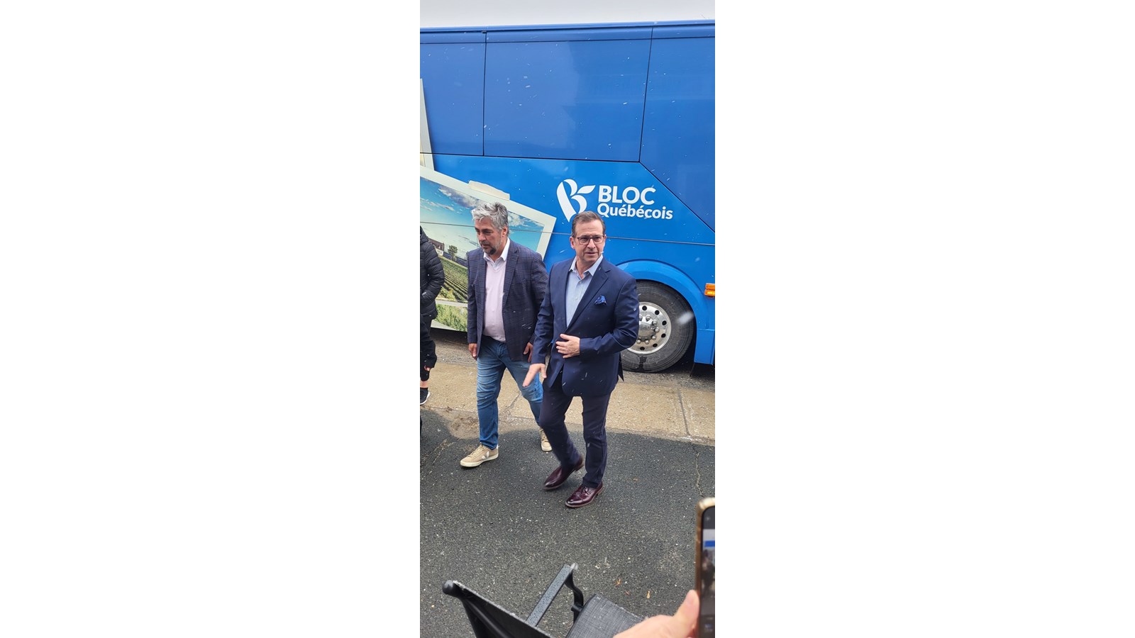 L’autobus de campagne du Bloc québécois s’est arrêté l’espace de quelques heures du côté de la RPA le Louis d’Or de Danville au matin du dimanche 30 mars dernier.