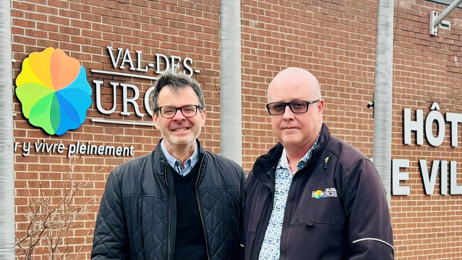Alain Saint-Pierre, candidat du PLC dans Richmond-Arthabaska, a rencontré entre autres le maire de Val-des-Sources, Hugues Grimard.