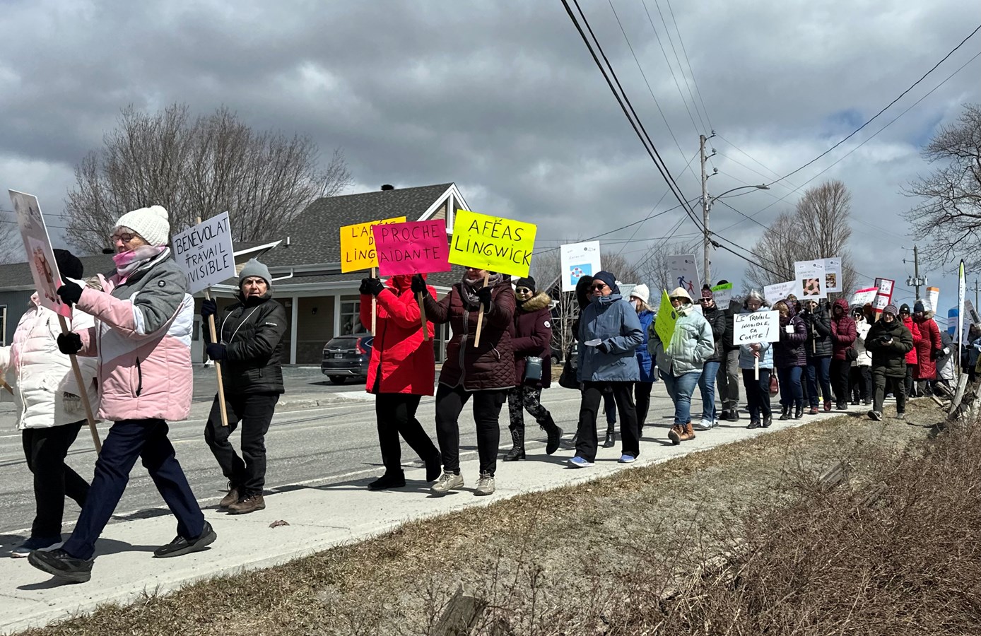 Plus de 160 personnes ont marché le 1er avril dans les rues de Racine pour mettre en lumière ce travail essentiel, réalisé au quotidien sans rémunération, mais fait avec passion et dévouement.