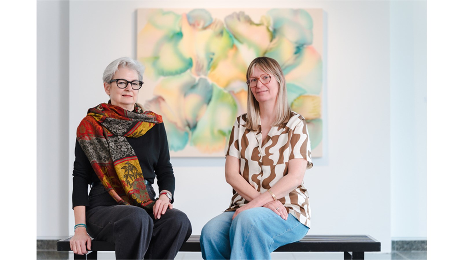La commissaire de l’exposition Crues, Sylvie Lacerte, et l’artiste Luce Meunier.