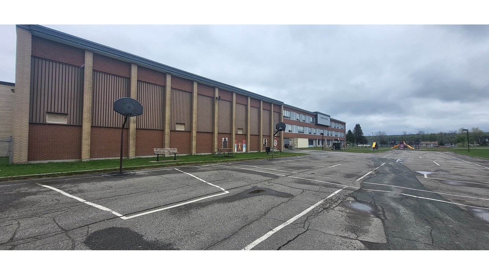 Un réaménagement complet de la cour de l’école La Passerelle à Val-des-Sources