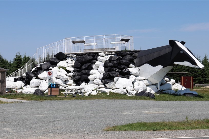 Située dans la municipalité de Saint-Georges-de-Windsor, soit plus précisément à la Halte des Horizons, où est également érigé l’original petit observatoire au dos de la structure en forme de vache laitière.