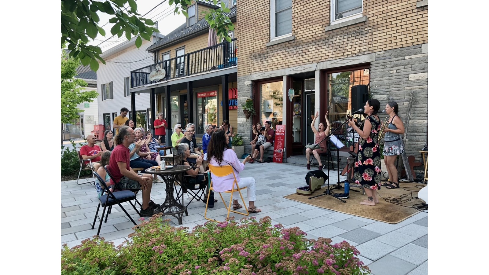 Un nouveau rendez-vous artistique hebdomadaire au cœur du Carré à Danville