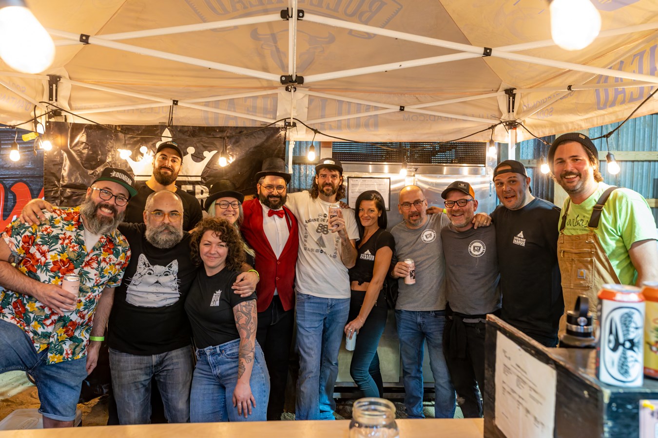 Sur la photo, les représentants des microbrasseries : Eric Beaulac, Eric Cardinal, Mathieu Tessier, Roxane St-Jean, Sophie Cullen-Aubut, Mathieu Hébert-Turcotte, Carl Péloquin, Yan St-Hilaire, Danick Pellerin, François Forcier. Nathalie Beaudoin et de Marc-André Boily