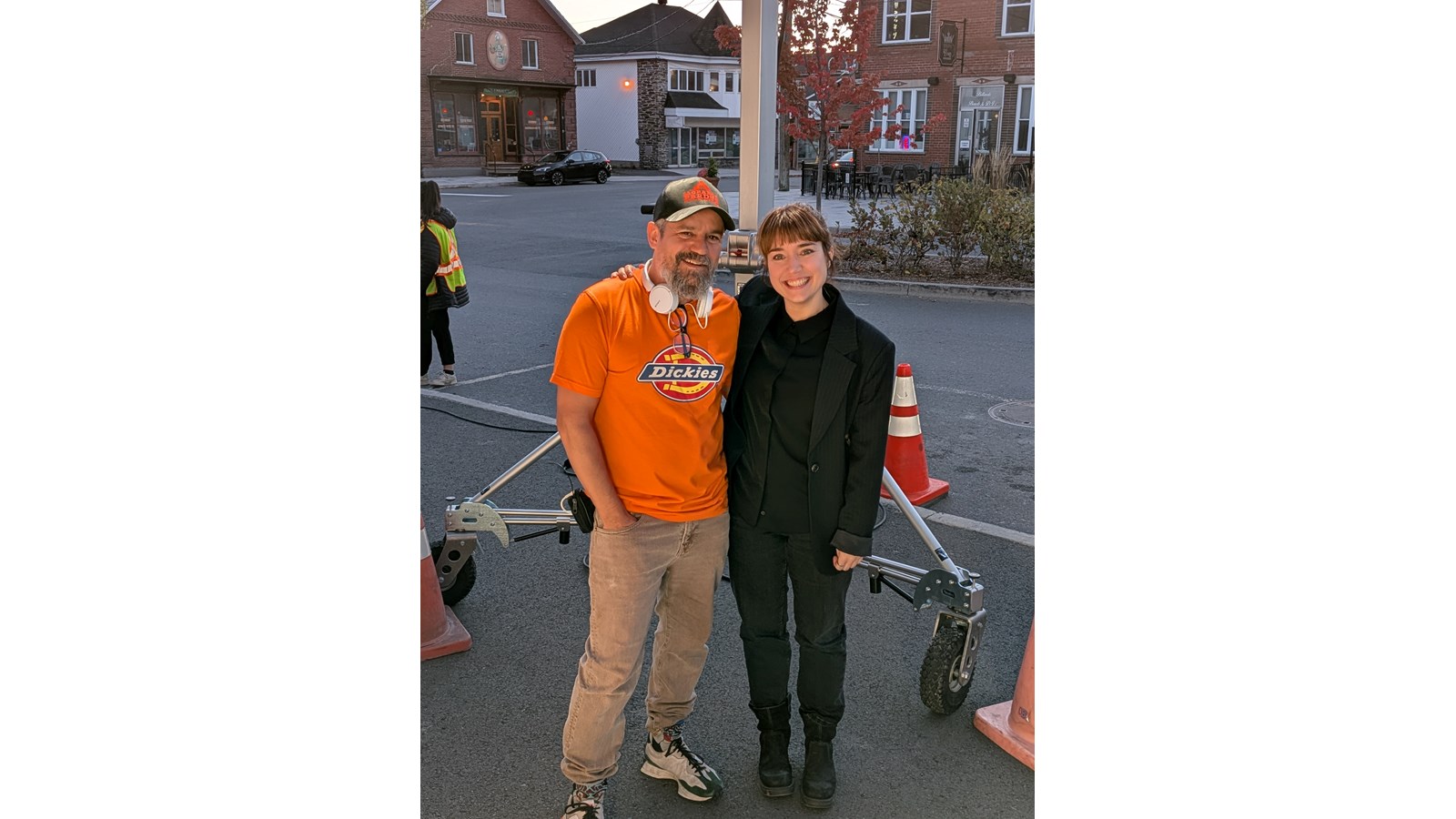 L’auteur et coproducteur, Robin Aubert, ainsi que la comédienne native de la municipalité, Marie-Éve Milot.