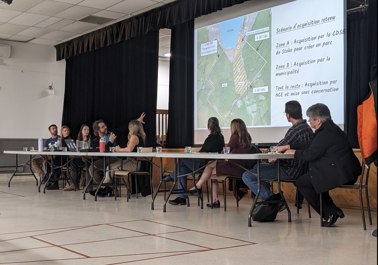 Une centaine de personnes s’étaient réunies au centre communautaire de Stoke pour en savoir plus sur le montage financier du projet.