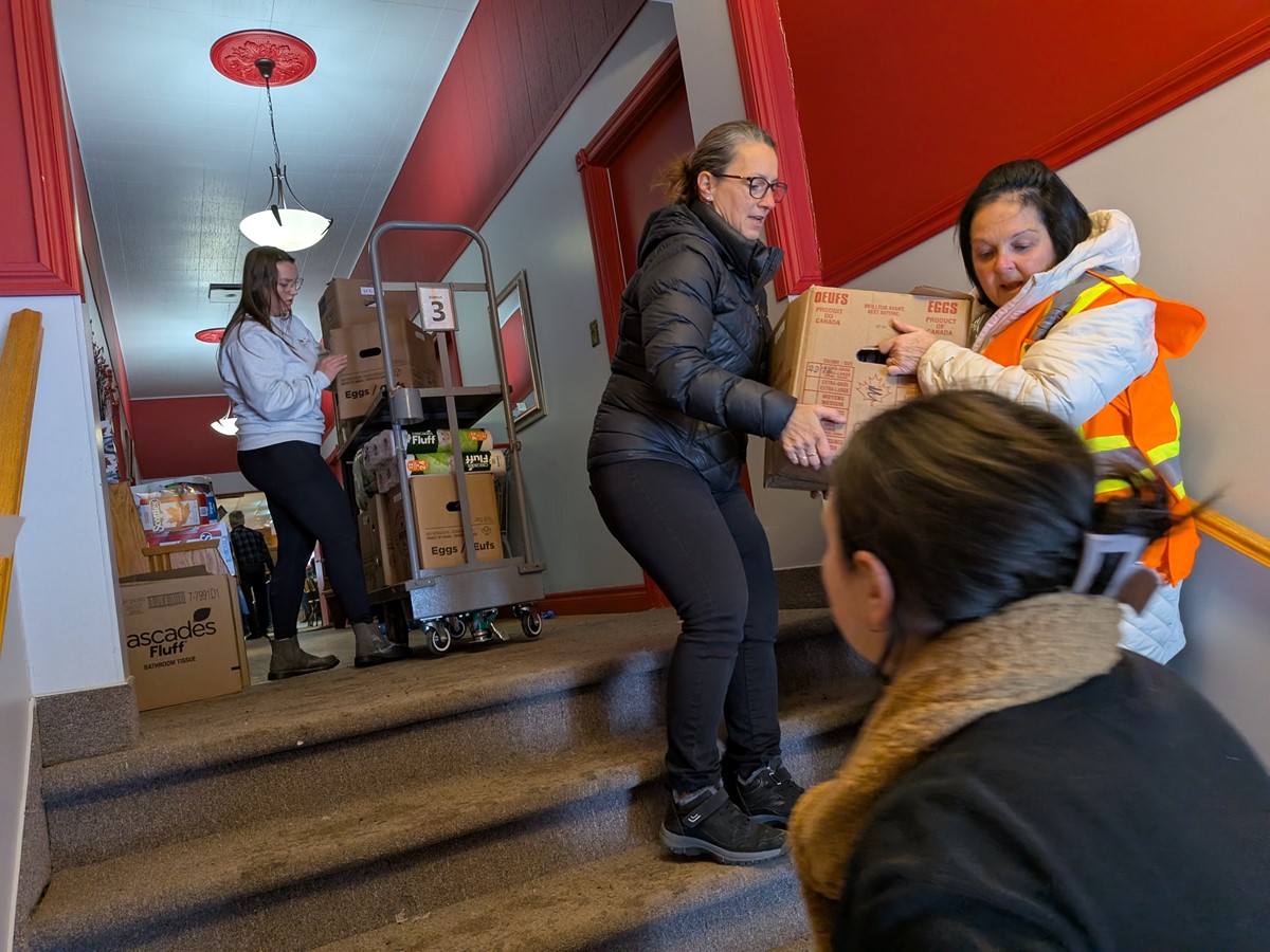 Les paniers de Noël des Filles d’Isabelle apportent chaleur et réconfort à plus de 256 familles de Val-des-Sources