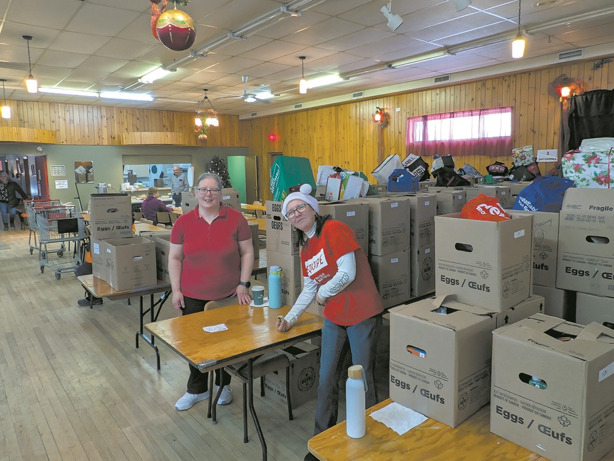 La salle communautaire s’était littéralement transformée en véritable quartier général dans le cadre de la traditionnelle distribution des Paniers de Noël des Filles d’Isabelle.