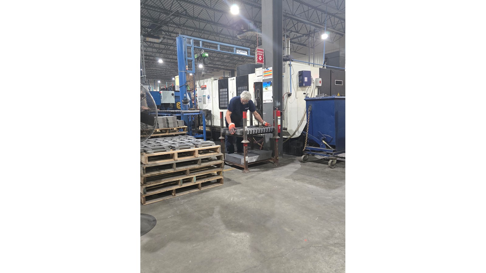 Installé dans le parc industriel de la municipalité, plus précisément au 451 de la rue des Bâtisseurs, le fabricant valsourcien emploie actuellement plusieurs corps de métiers, tels que des soudeurs, machinistes, peintres et opérateurs de machines.