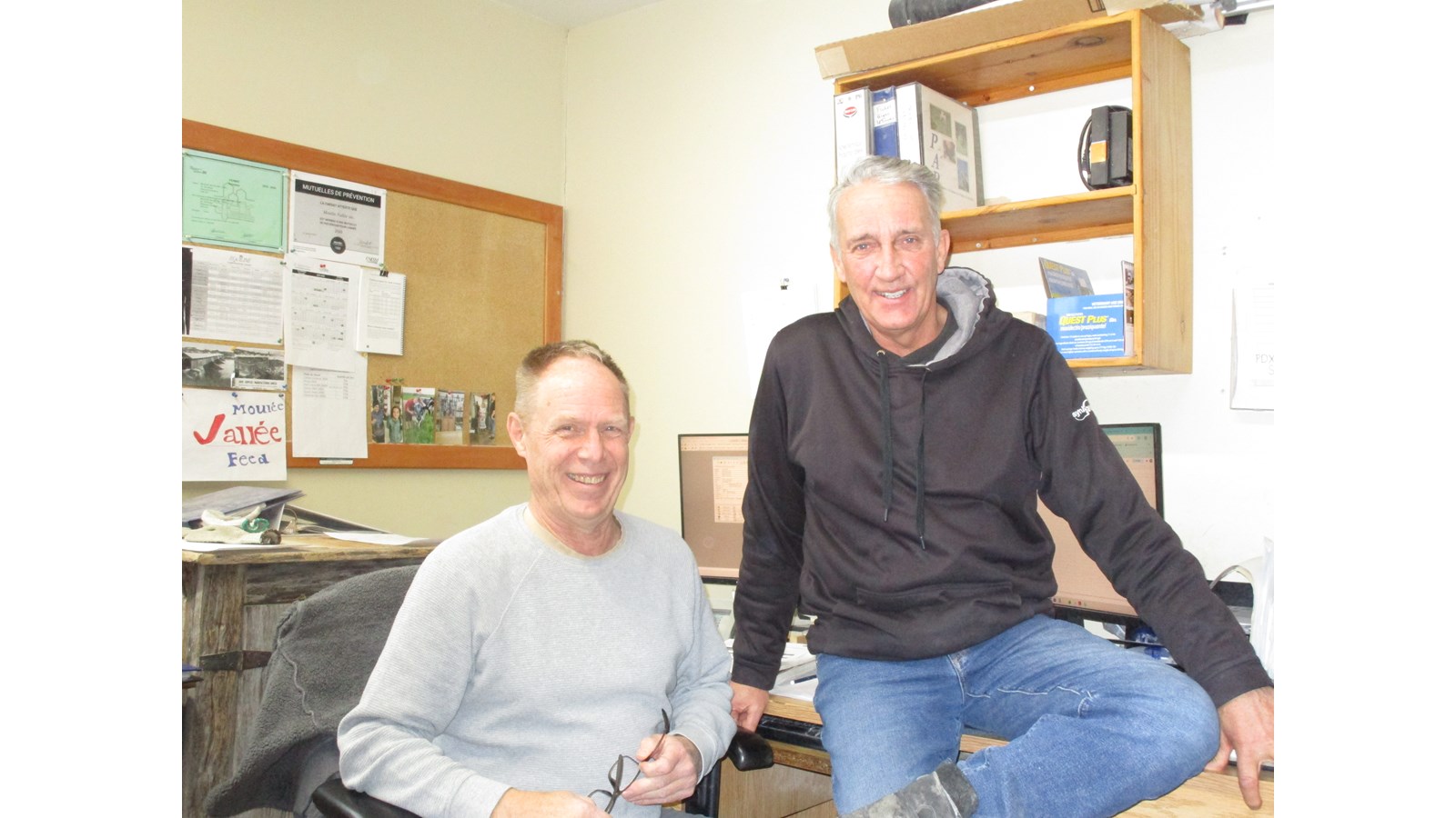 MM. Peter Griffith et Mark Murphy, copropriétaires de l’entreprise Moulée Vallée, sont les lauréats du prix d’Excellence René Thibault.