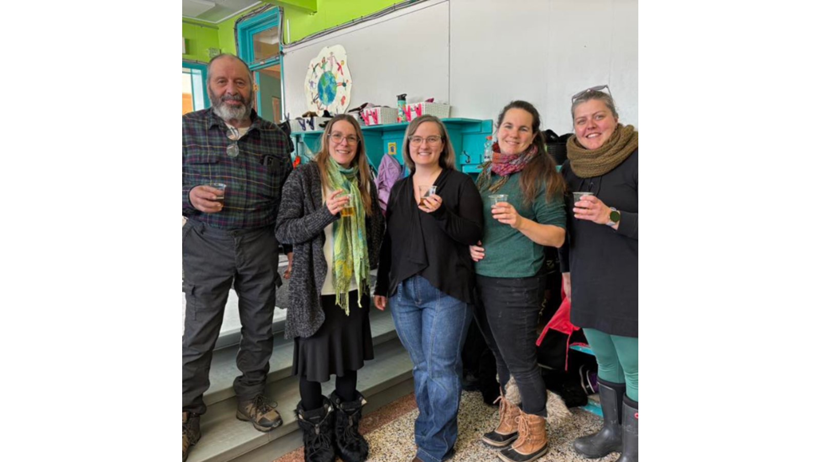 Des membres de l’équipe municipale de Saint-Camille ont également servi des chocolats chauds dans l’autobus, en plus de rendre une visite aux jeunes de l’école Christ-Roi.