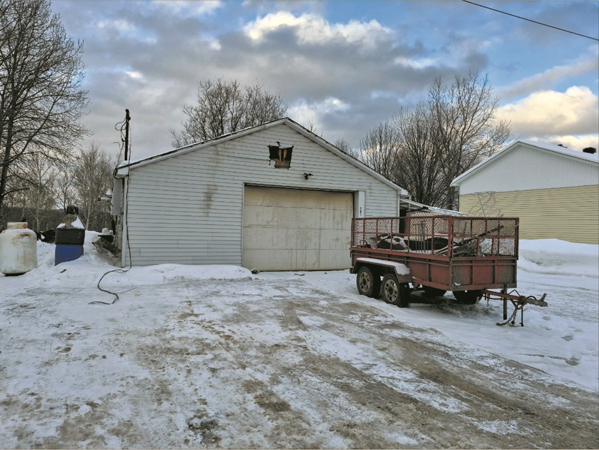 Le défi primaire pour les pompiers aura été d’éloigner rapidement un important réservoir de propane de la source de chaleur, afin d’éviter des problématiques accentuées.
