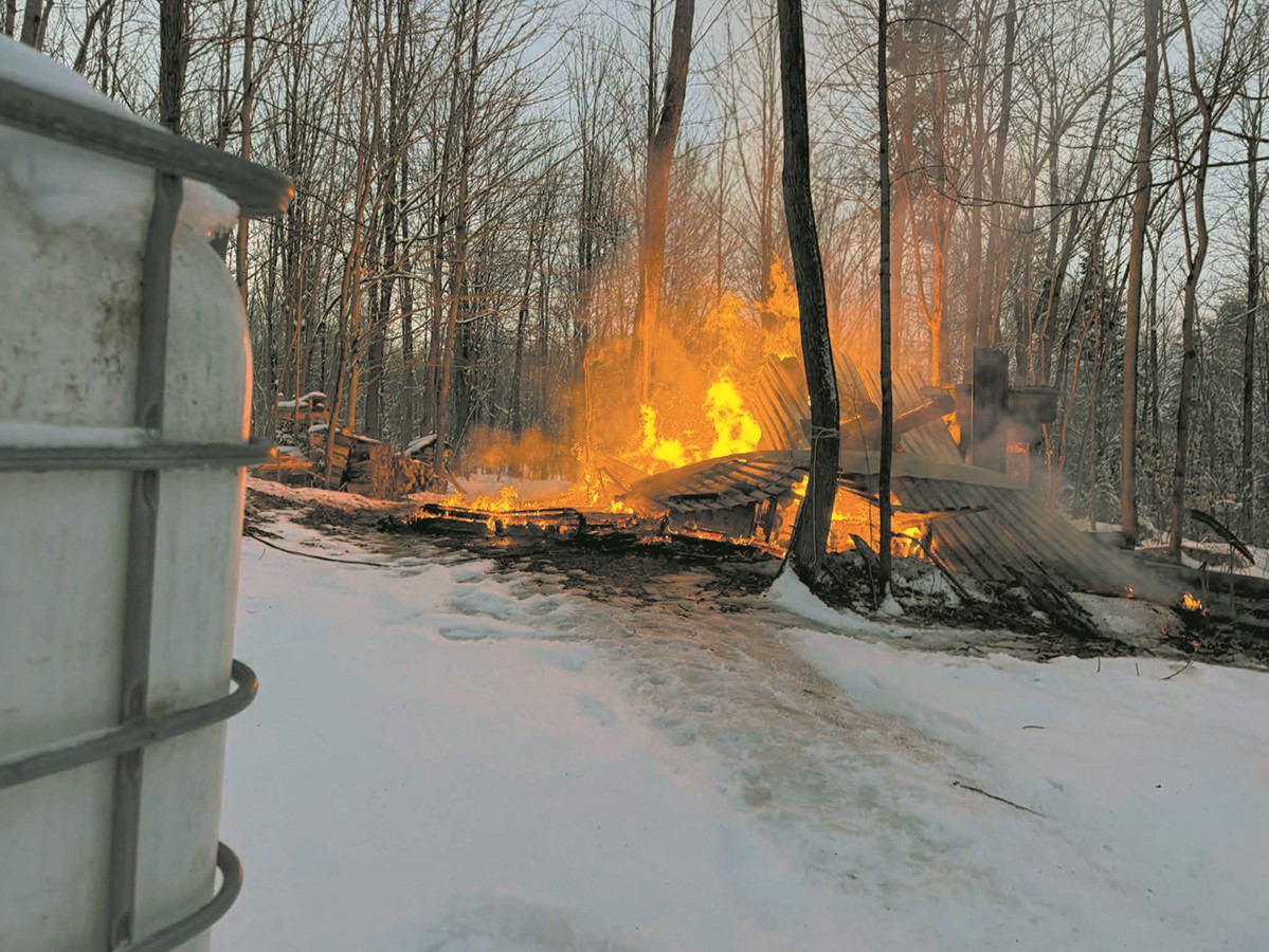 Une cabane à sucre détruite par le feu à Melbourne