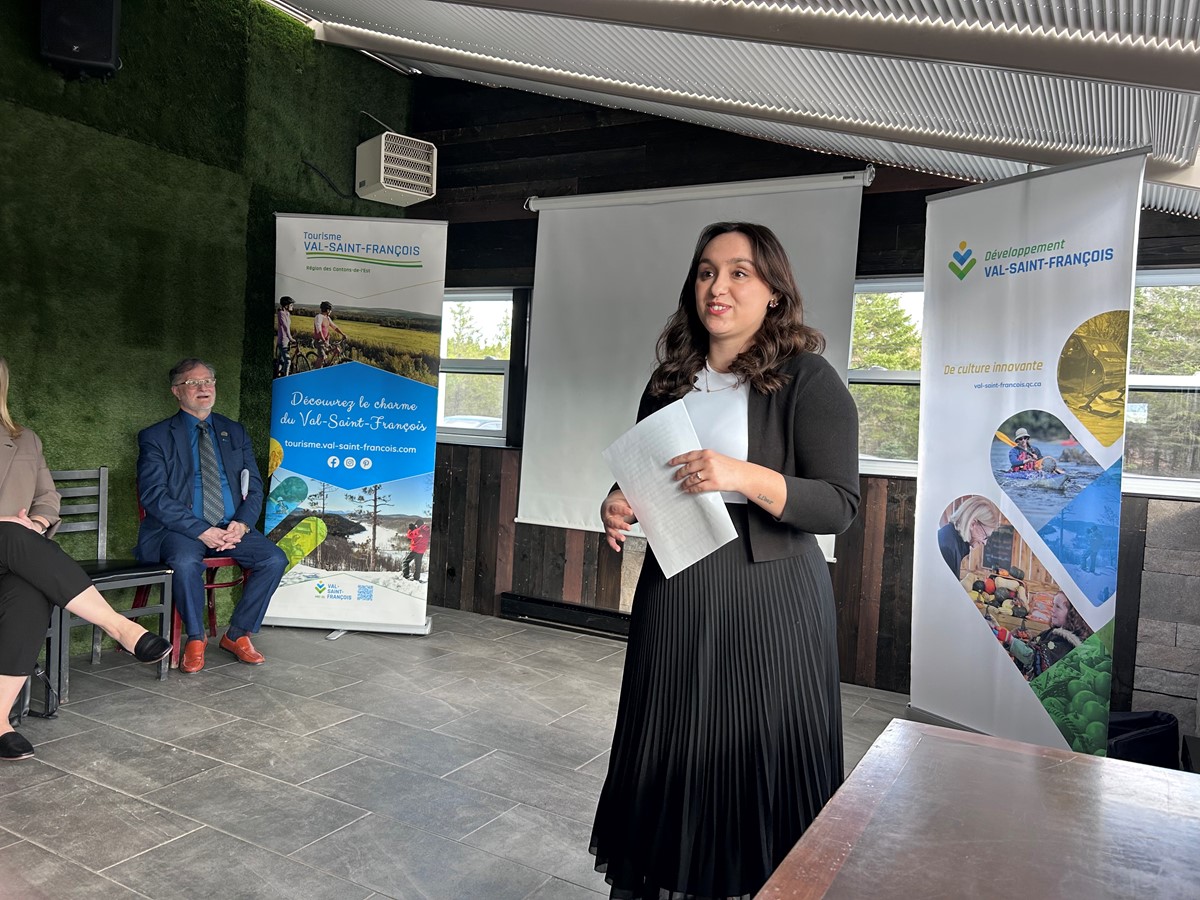 La MRC du Val-Saint-François accueille cette année une nouvelle conseillère en développement touristique : Laurie Hamel.