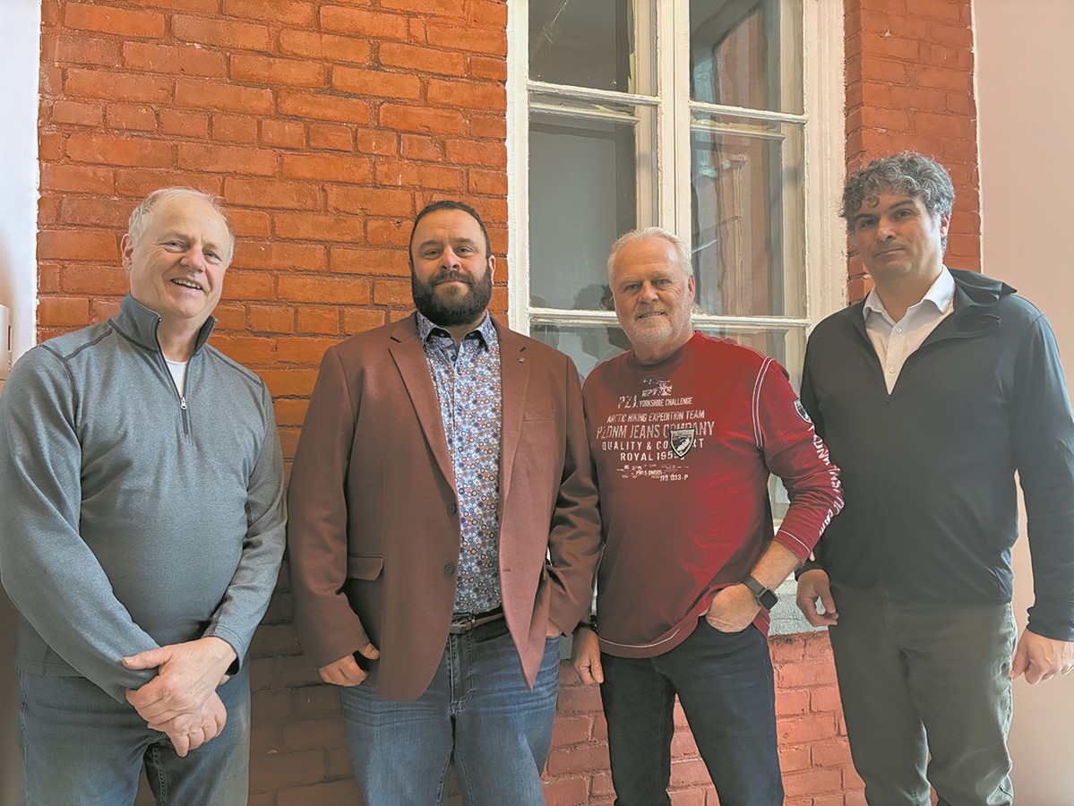 Benoit Saint-Pierre, président du Couvent-Mont-Saint-Patrice, Samuel Beauregard, Président de GNR/Corbus, Robert Drouin, administrateur du Couvent, Diego Scalzo, secrétaire du Couvent et directeur de la CDC du Val-Saint-François.