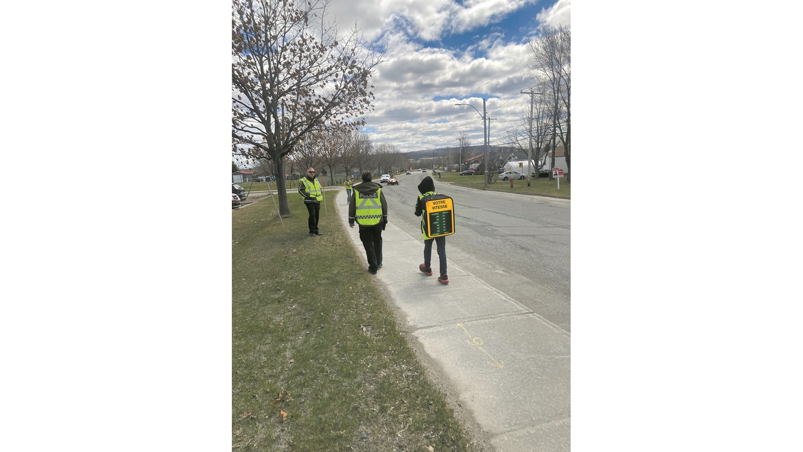 Les policiers de la Sûreté du Québec ont procédé à une activité de sensibilisation en lien avec la vitesse près des écoles, en cours de journée le vendredi 24 avril dernier à Danville.