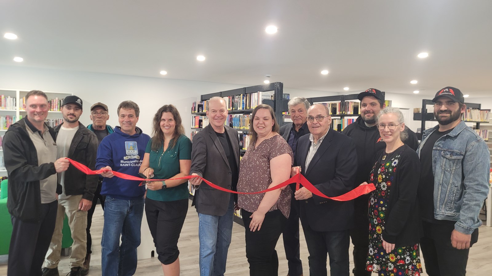 Saint-Claude : bibliothèque rénovée et service de garde inaugurés