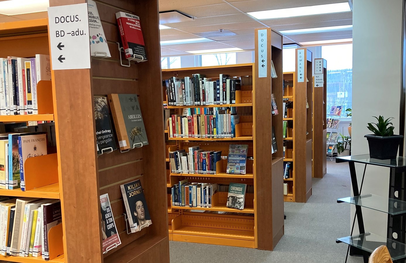 Les rayons de la bibliothèque Françoise-Bédard maintenant accessibles