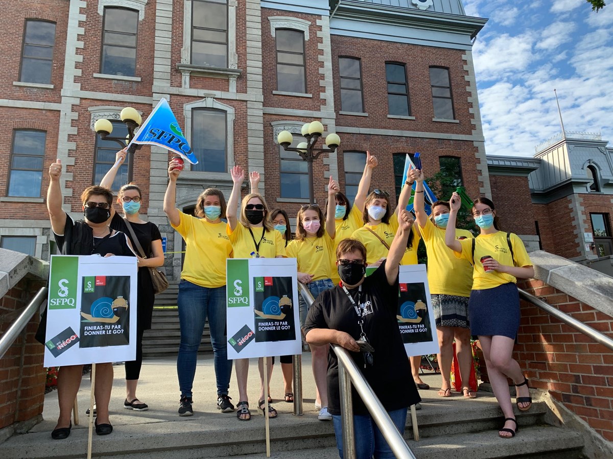Le personnel de la fonction publique de Rivière-du-Loup manifeste son impatience