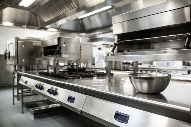 Quels sont les produits utilisés pour le nettoyage de hotte de cuisine professionnelle ?