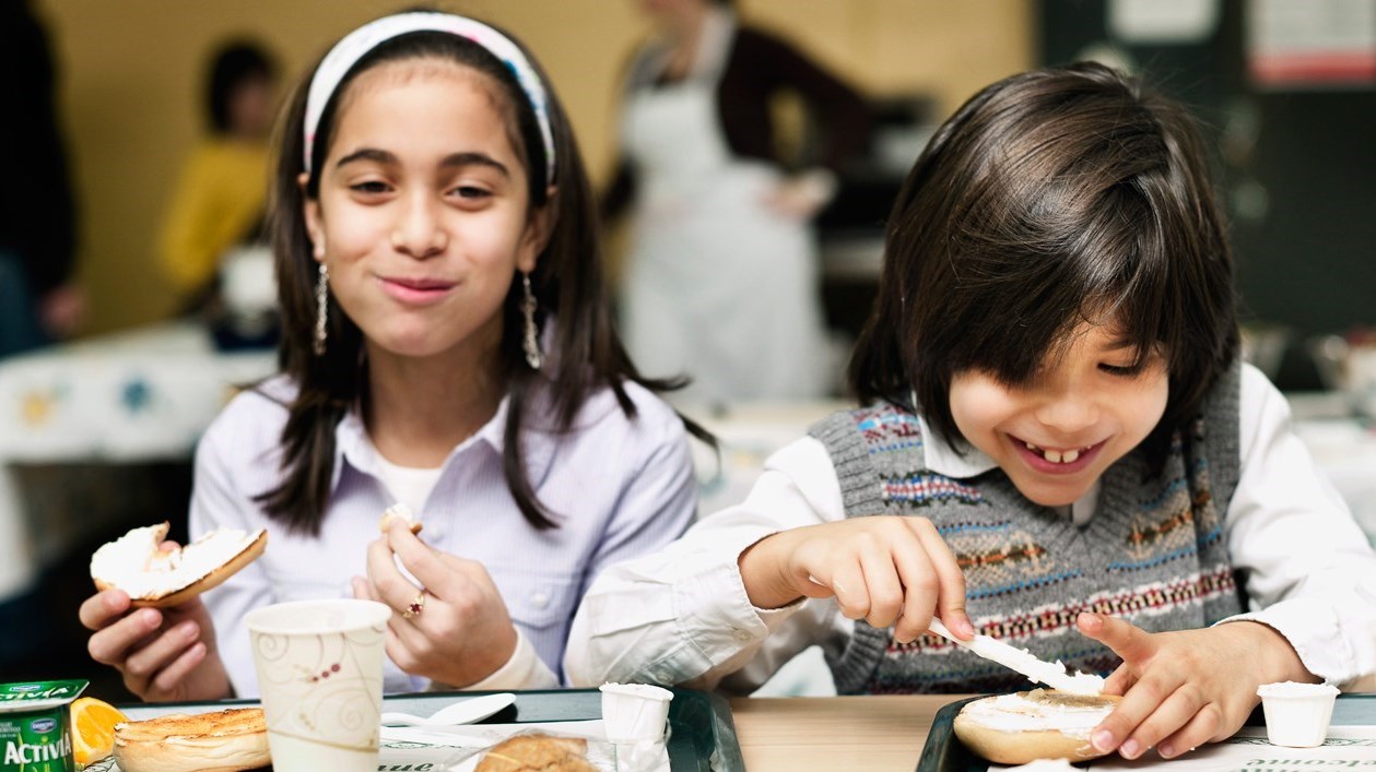 Qu’est-ce qu’on devrait retrouver à l’intérieur de la boîte à lunch de vos jeunes ?