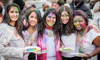 L’équinoxe du printemps célébré sous les couleurs de l’Inde