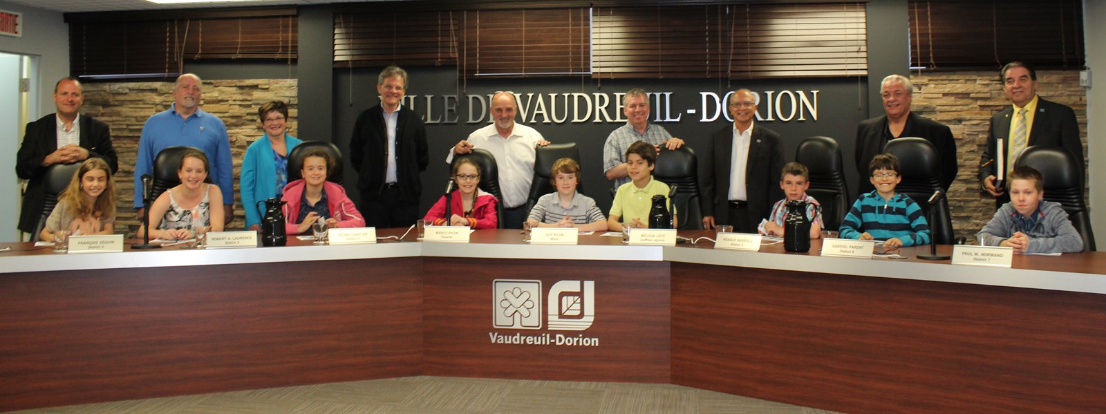 Neuf jeunes s’initient à la politique municipale!