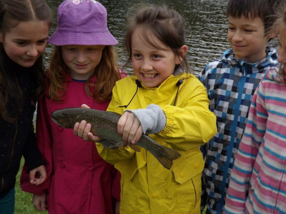 Initiation à la pêche pour une soixantaine de jeunes au parc Sabourin