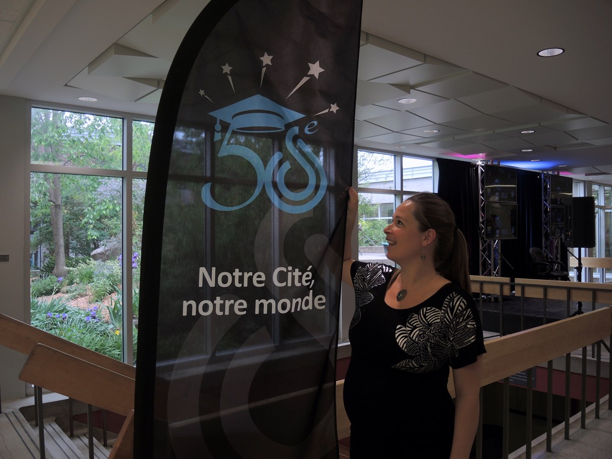 L’image graphique de ce 50e anniversaire a été choisie à l’aide d’un concours. C’est Mélissa Paiement, technicienne en laboratoire à l’école secondaire du Chêne bleu qui en est la créatrice.