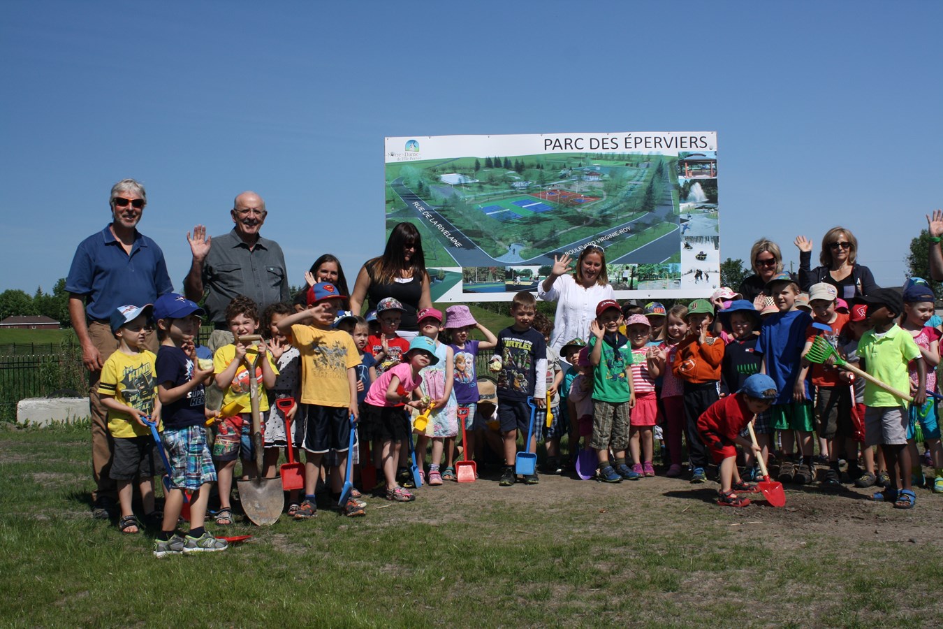Première pelletée de terre au parc des Éperviers
