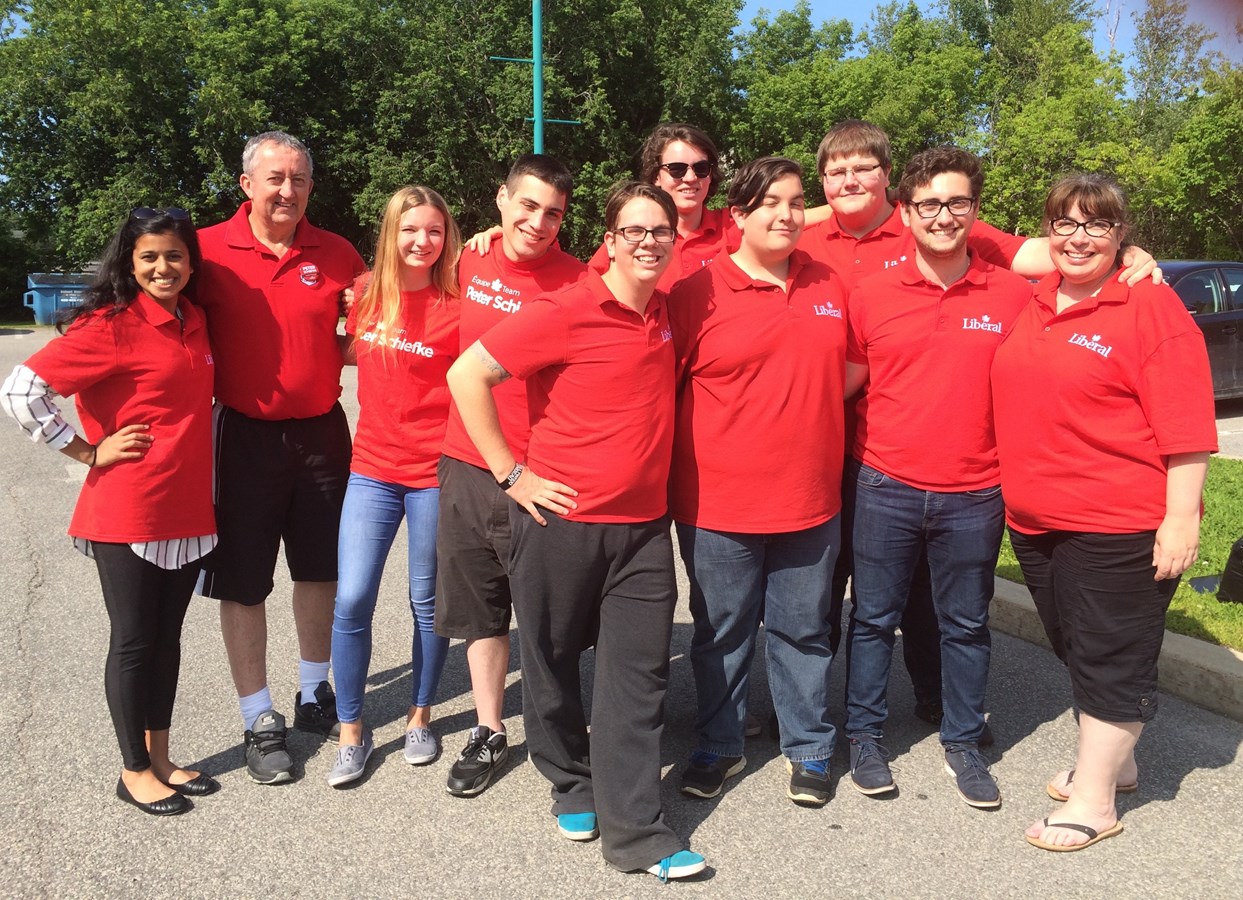 L’équipe du candidat libéral de Vaudreuil-Soulanges, Peter Schiefke, donne du sang