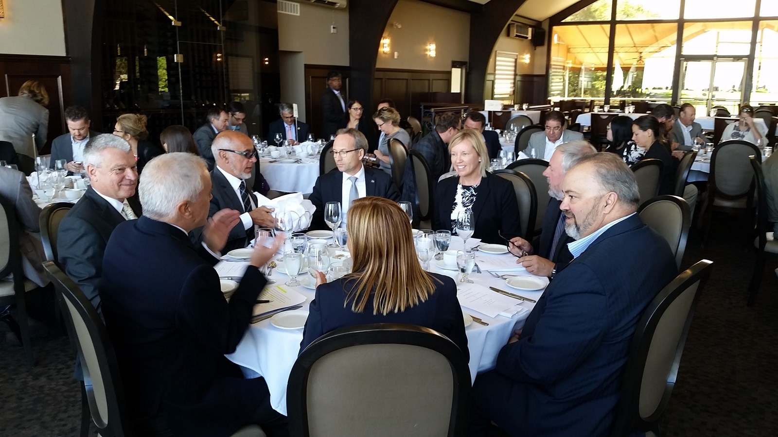 Plusieurs gens d’affaires et maires de la région étaient présents au dîner.
