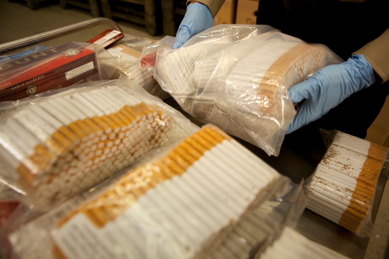 Contrebande de tabac à Saint-Zotique : perquisitions et deux suspects interpellés