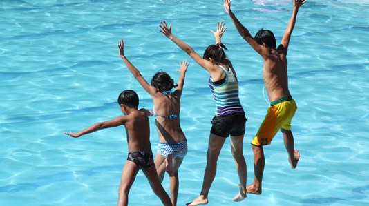 On donne le mandat pour la réalisation des plans et devis du complexe aquatique, mais…