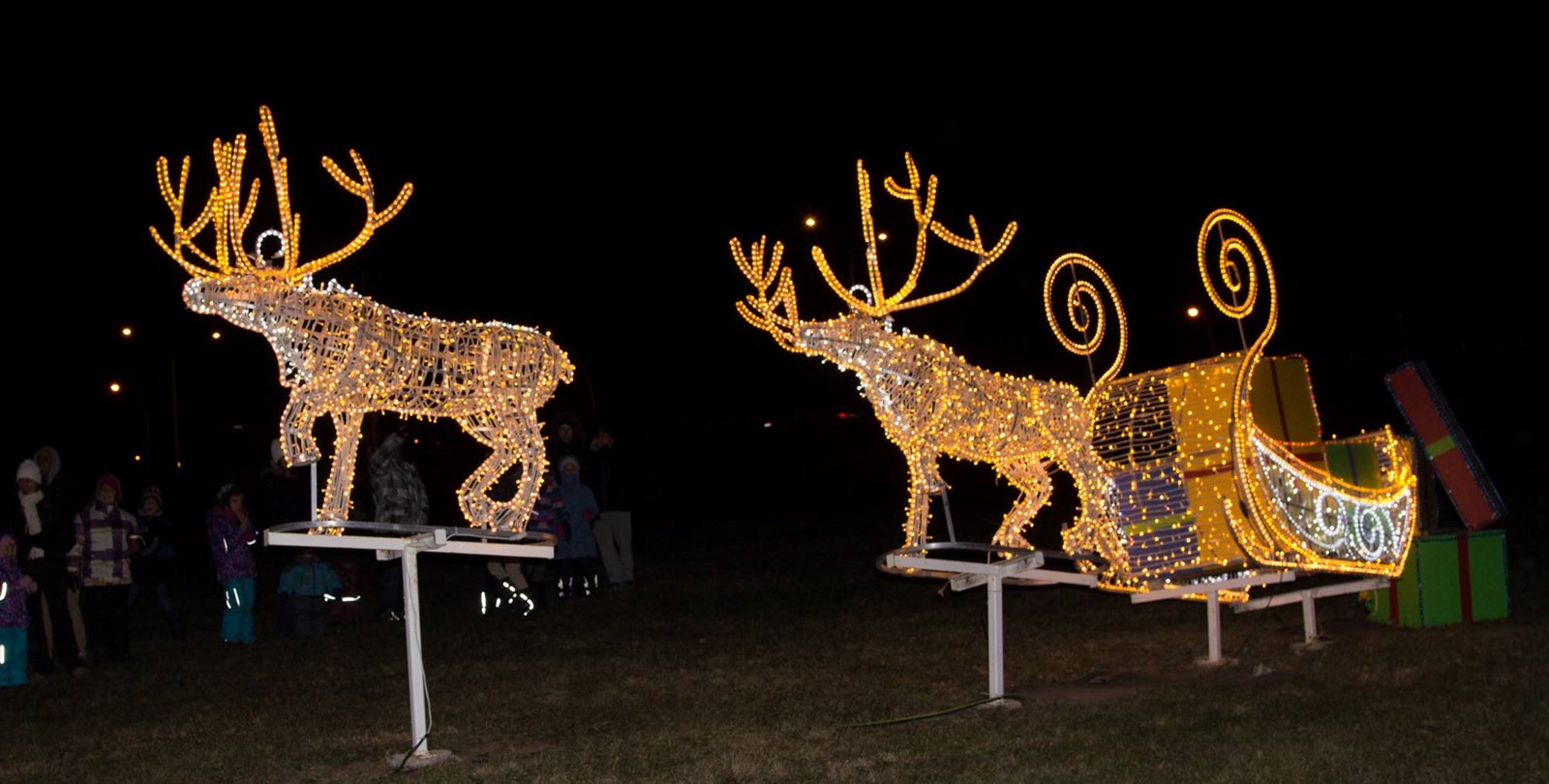Installation et illumination des décorations de Noël à Pincourt