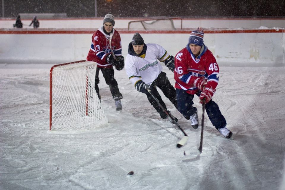 Deux catégories et 20 équipes au 6e tournoi de hockey extérieur SUBZERO  