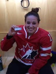 Les jeunes hockeyeuses canadiennes en finale