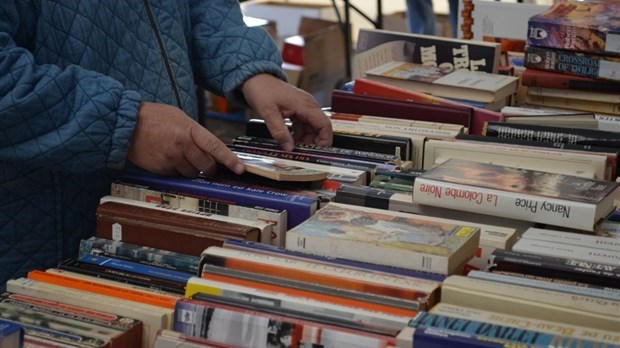 Vente de livres usagés à l'école du Val des Prés