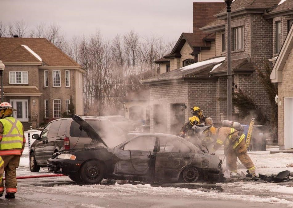 Incendie suspect d'un véhicule à Vaudreuil-Dorion