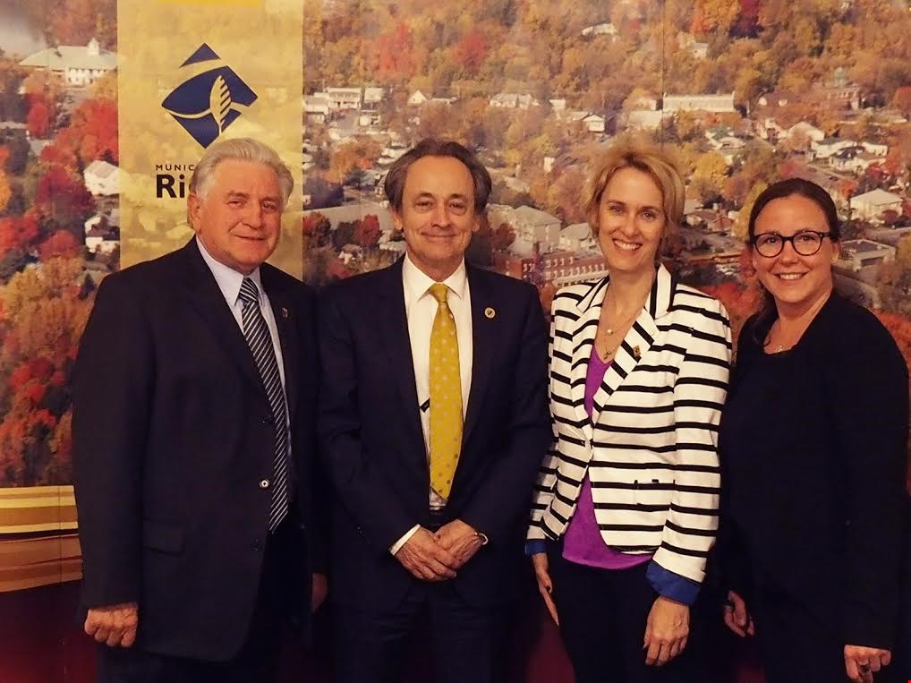 De gauche à droite: Hans Gruenwald Jr., maire de Rigaud; Raymond Malo, directeur général adjoint de la MRC de Vaudreuil-Soulanges; 
Catherine Coulombe, directrice du Service de l’urbanisme et de l’environnement à la Ville de Rigaud ainsi que Hélène Doyon, urbaniste-conseil