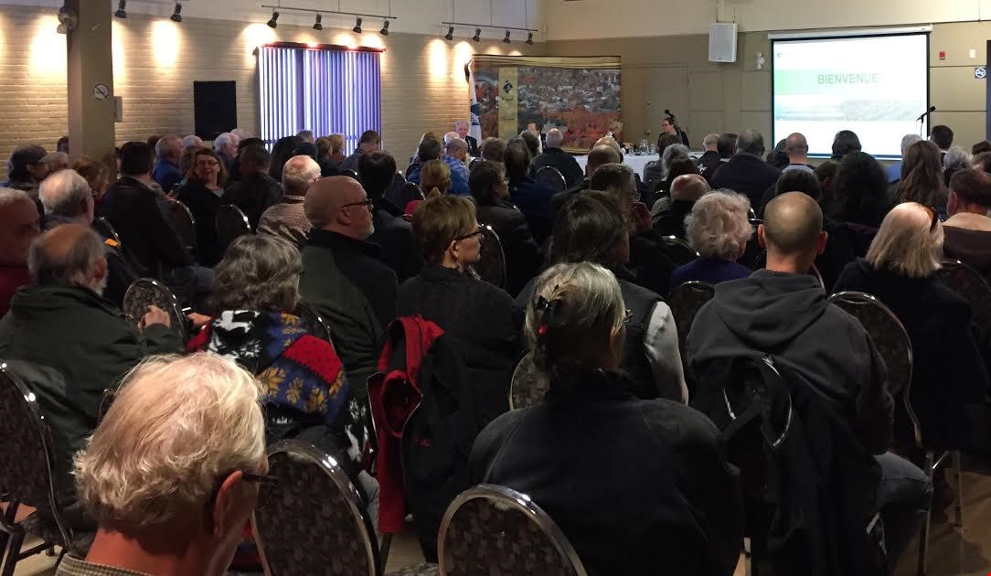 Plus de 150 citoyens de Rigaud présents à la soirée d’information  concernant le développement responsable du mont Rigaud