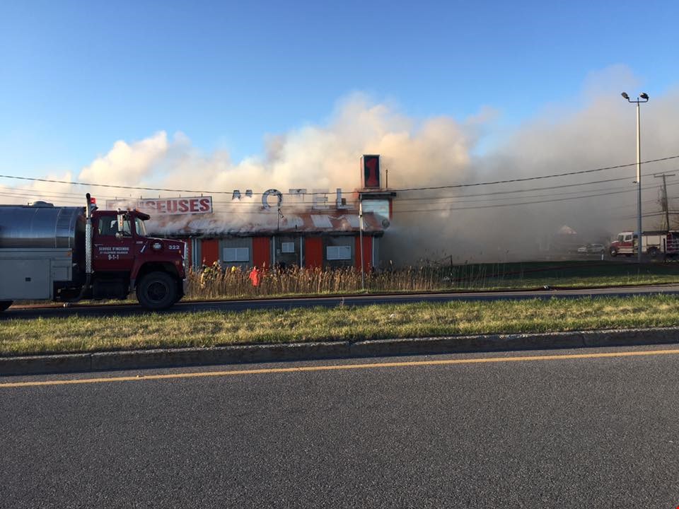Un incendie suspect détruit le Club Frontière de Rivière Beaudette